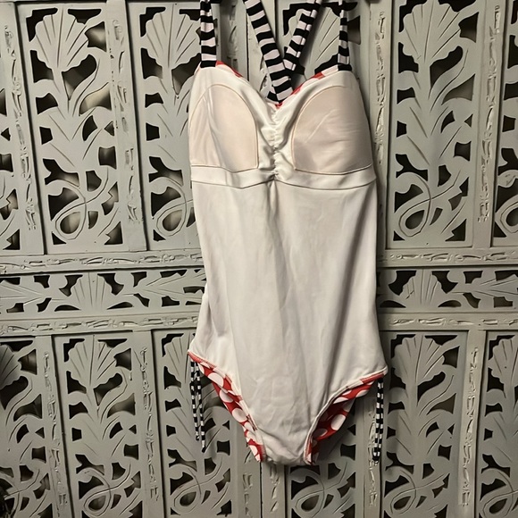 LIME RICKI SWIMWEAR ONE PIECE CRISS CROSS SHOULDER STRAPS. Size L - Picture 7 of 8